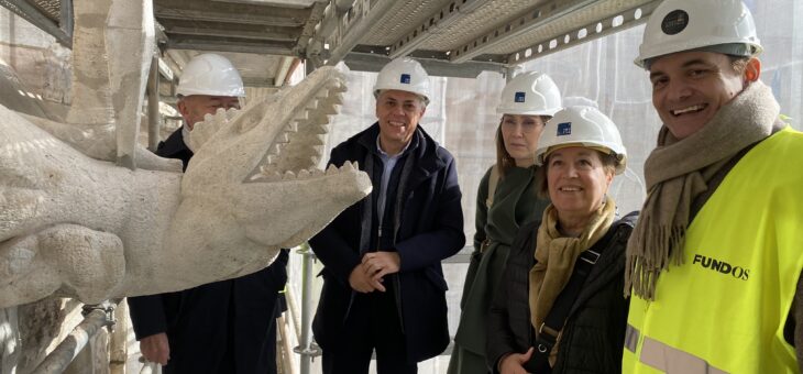 El delegado territorial de la Junta de Castilla y León visita las labores de restauración de Casa Botines