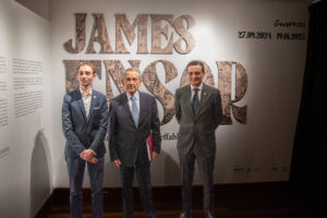 Carlos Varela, comisario, Juan San Nicolás, comisario y Raúl Fernández, director del Museo Casa Botines Gaudí.