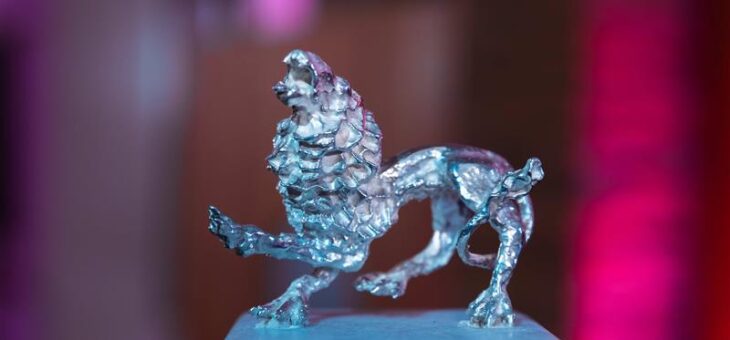 Casa Botines otorga el III Premio León de Plata a la Sagrada Familia