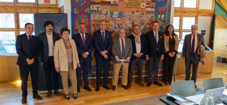 Casa Botines acoge la constitución del Comité de Honor del Año Gaudí para Castilla y León y Cantabria