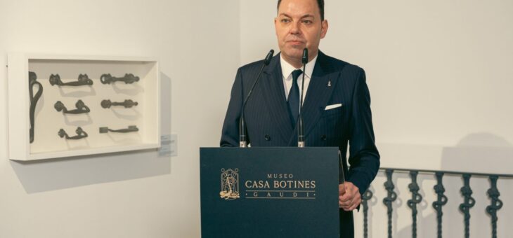 José María Viejo, director general de FUNDOS, imparte una conferencia sobre Casa Botines en el Casino de Palencia